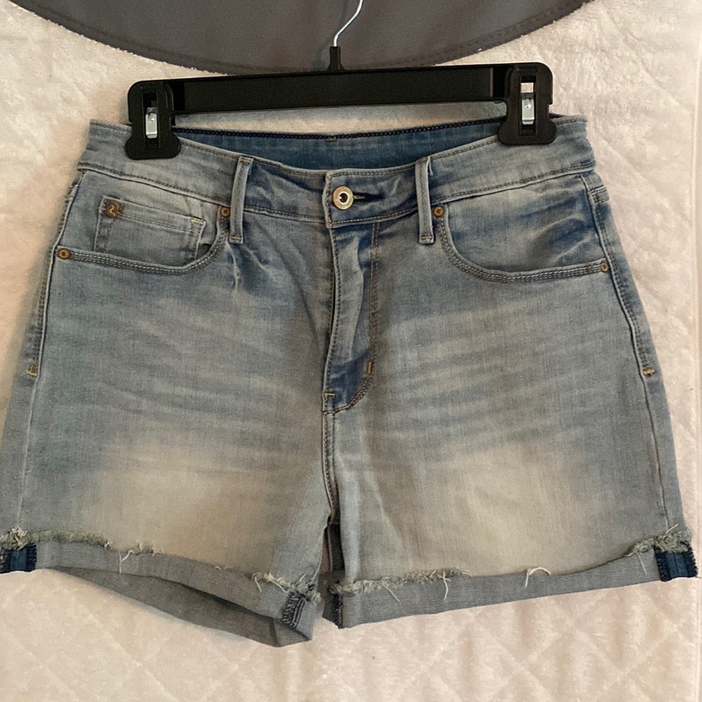 Denizen Levi’s Denim Shorts Size 6